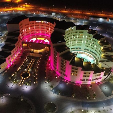 Millennium Hail Hotel Ha'il Exterior foto Aerial view of the complex