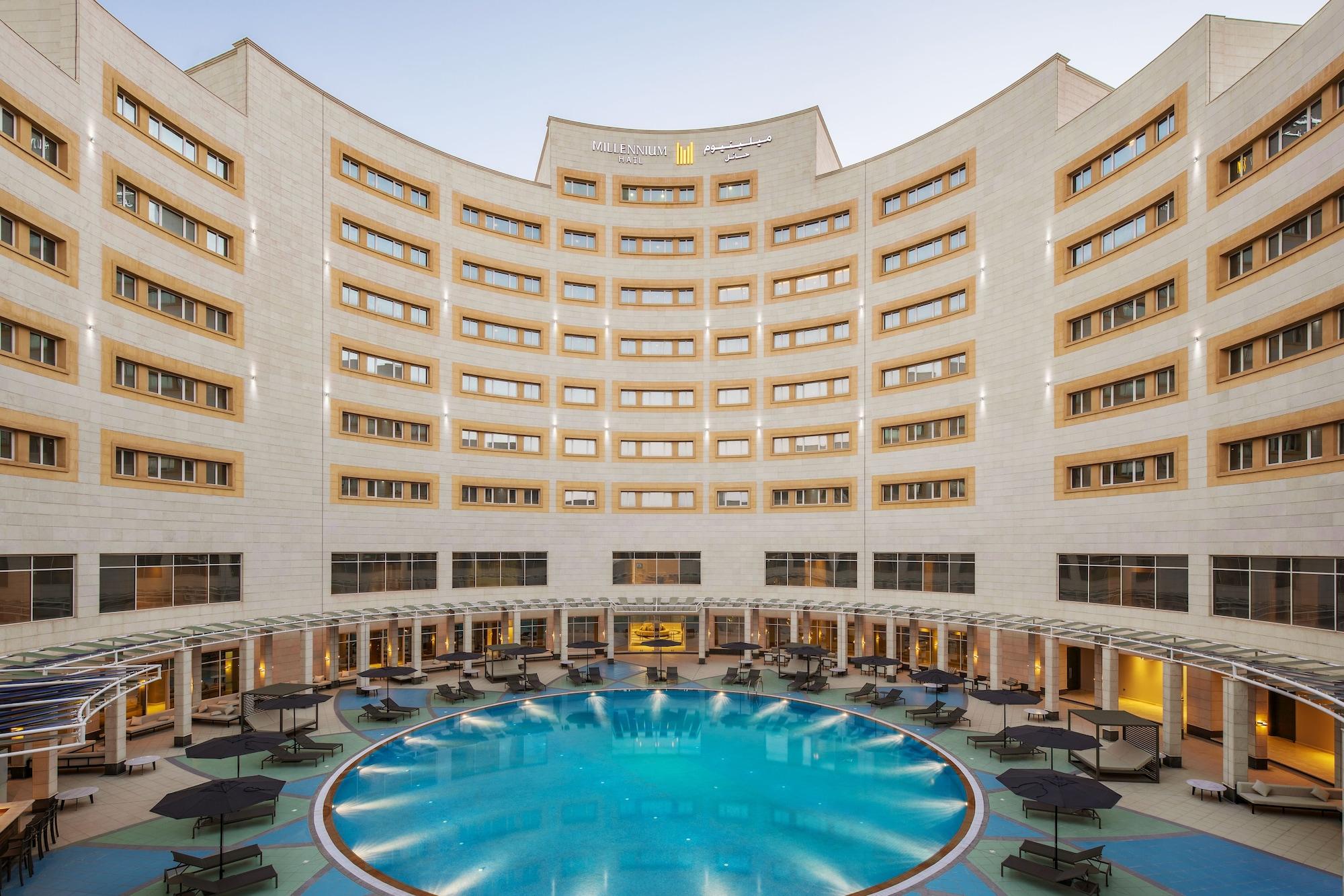 Millennium Hail Hotel Ha'il Exterior foto The pool at the hotel