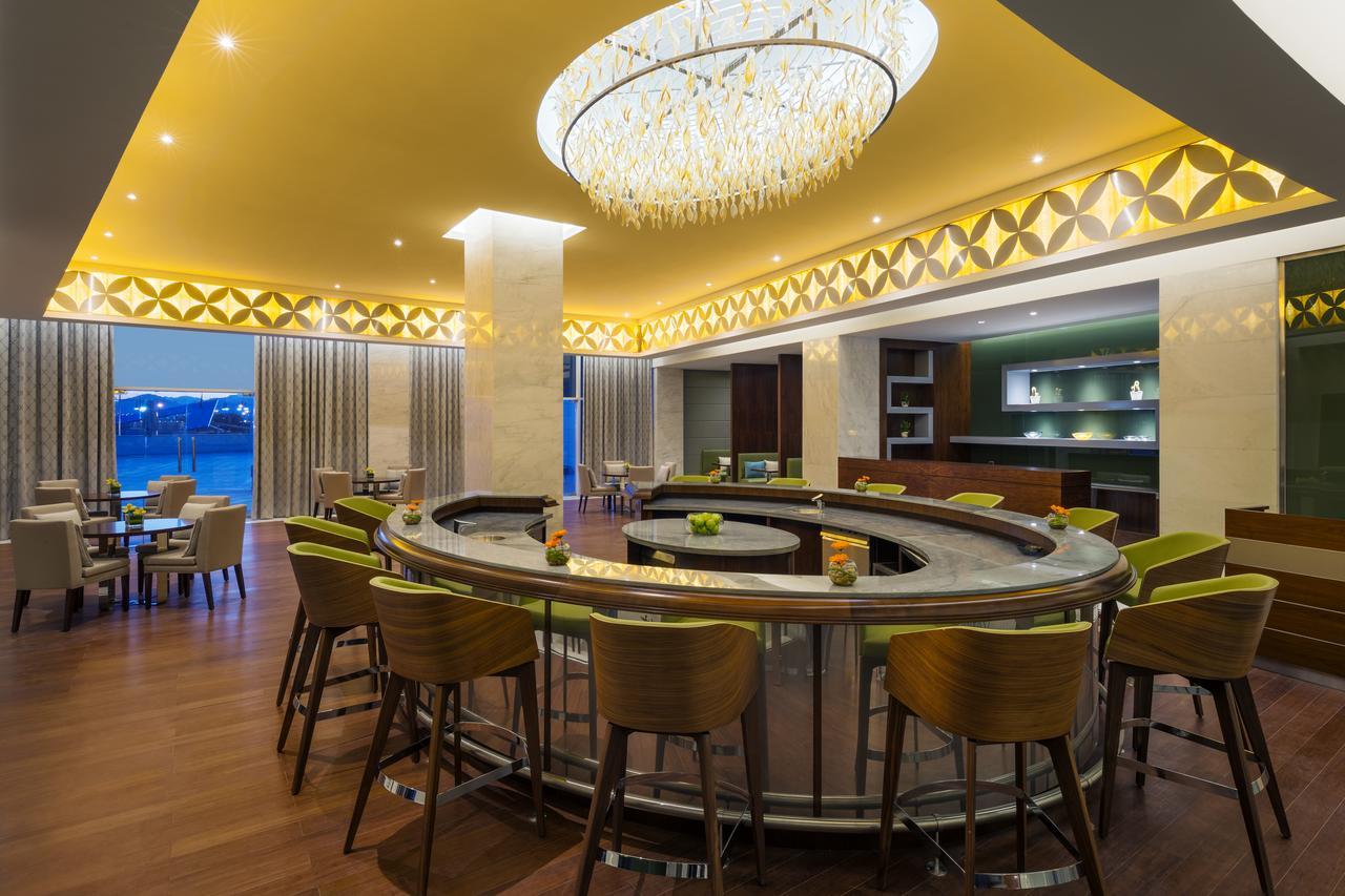 Millennium Hail Hotel Ha'il Exterior foto The bar at the lounge