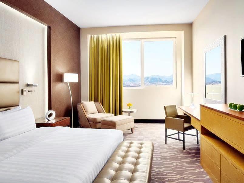 Millennium Hail Hotel Ha'il Exterior foto A guest room at the Conrad Punta del Este