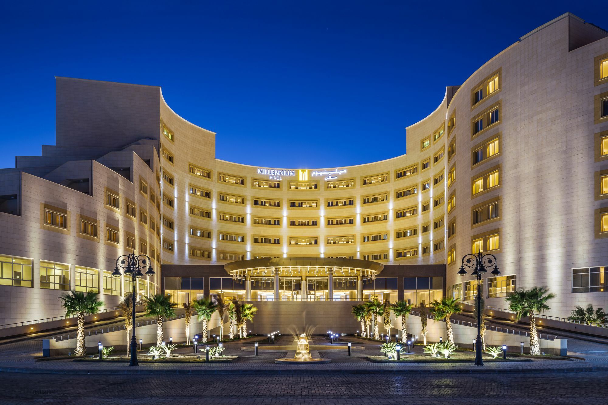 Millennium Hail Hotel Ha'il Exterior foto The hotel at night